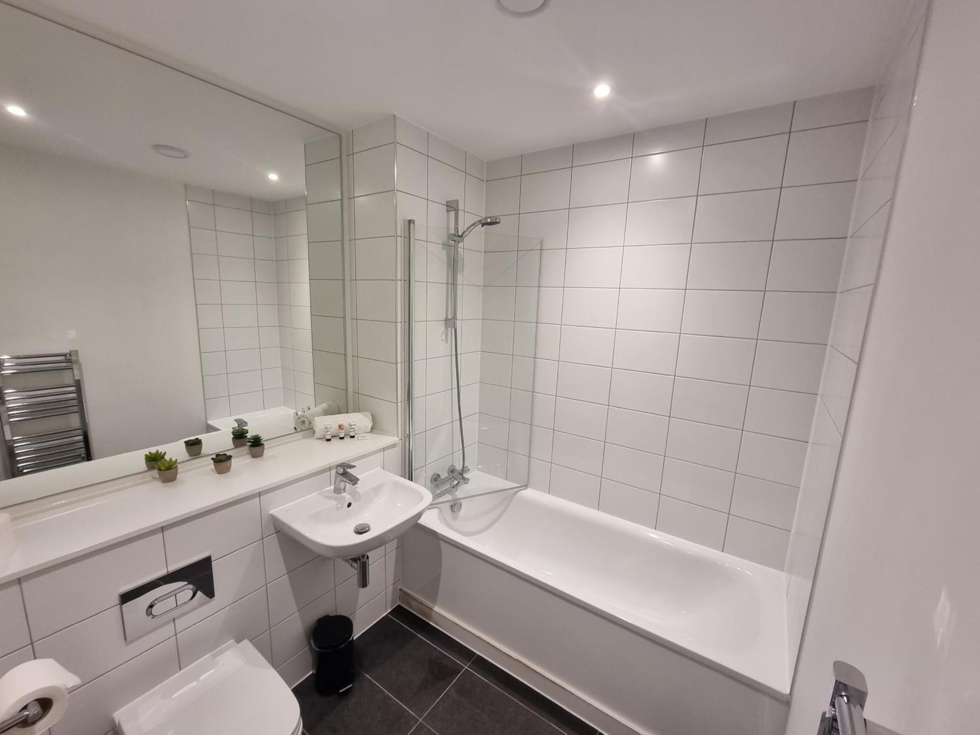Trafford Suite Modern 1 Bed With Cinema Room マンチェスター エクステリア 写真