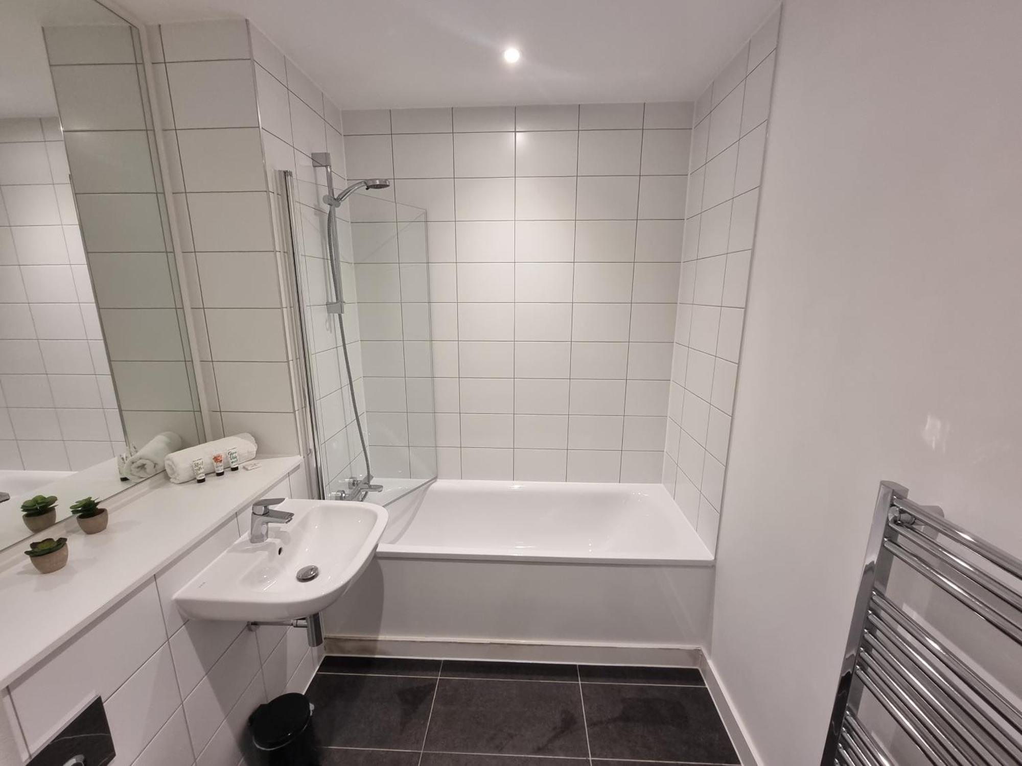 Trafford Suite Modern 1 Bed With Cinema Room マンチェスター エクステリア 写真